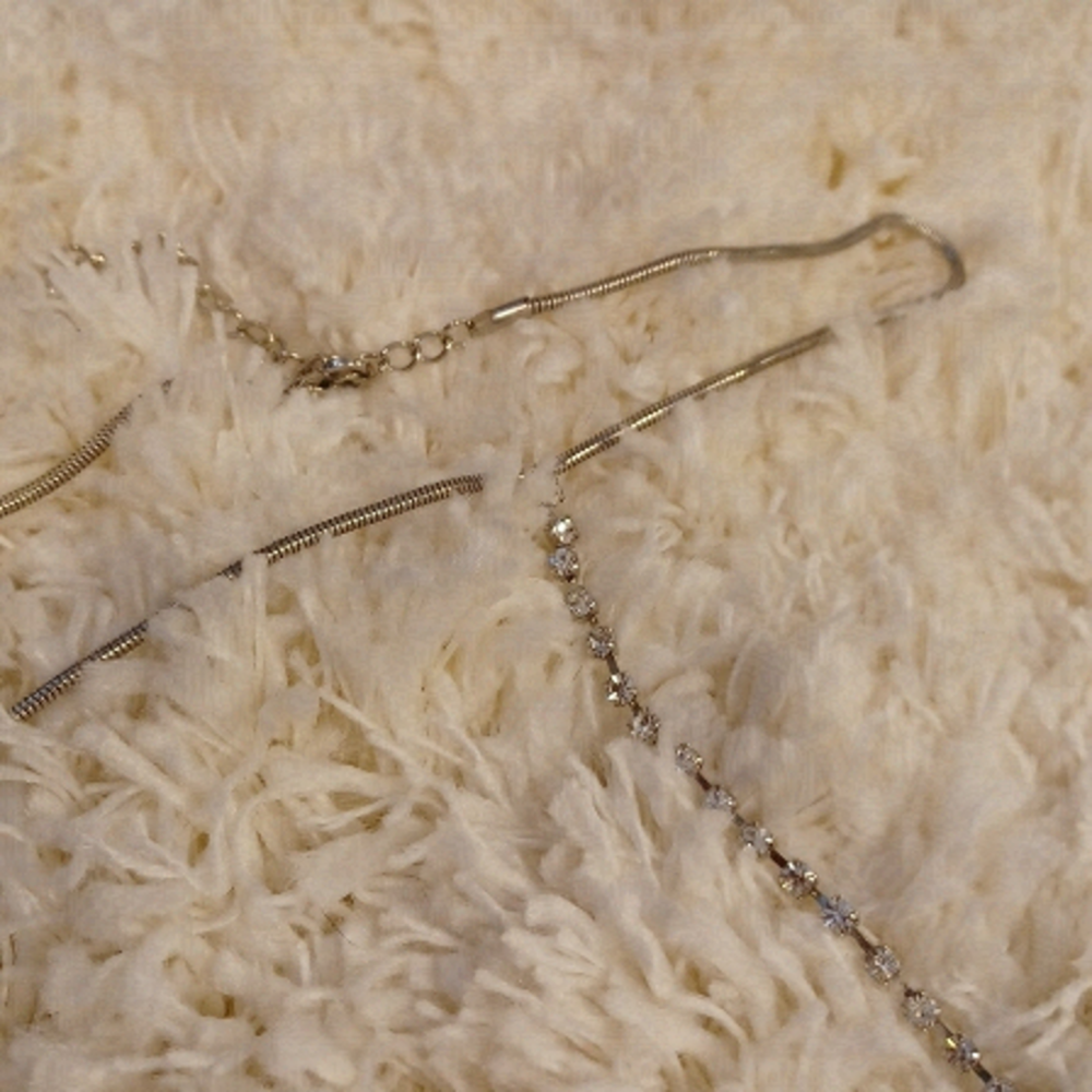 *3/$30* Le Vie En Rose Midline Rhinestone & Silver necklace/waist combination.